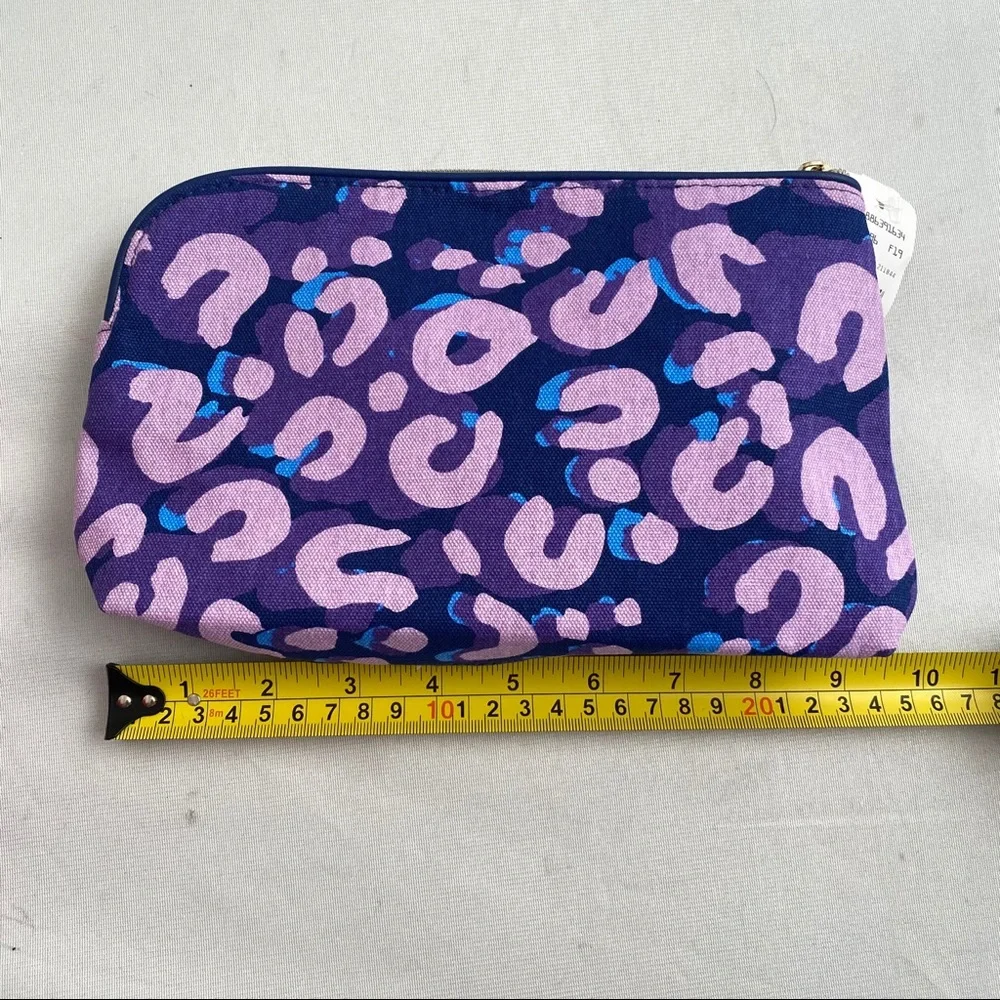 Estée Lauder bag, lipstick, night repair, cleanser
